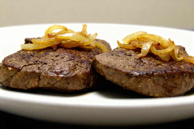 Varkenslever bakken met ui