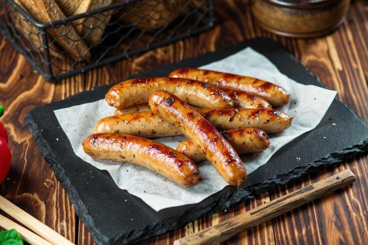 Chipolataworstjes bakken