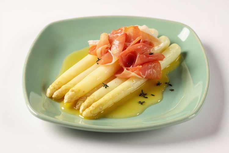 Witte asperges koken